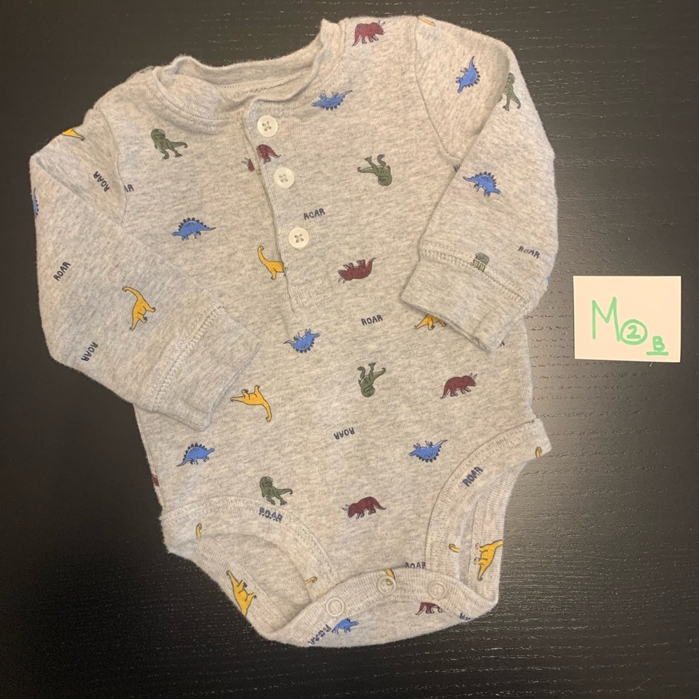 ⭐️2/$5.00⭐️— Carter’s 3m (0-3m) Dinosaur Print Onesie